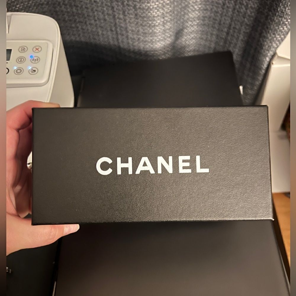 Two Chanel boxes - Picture 5 of 9
